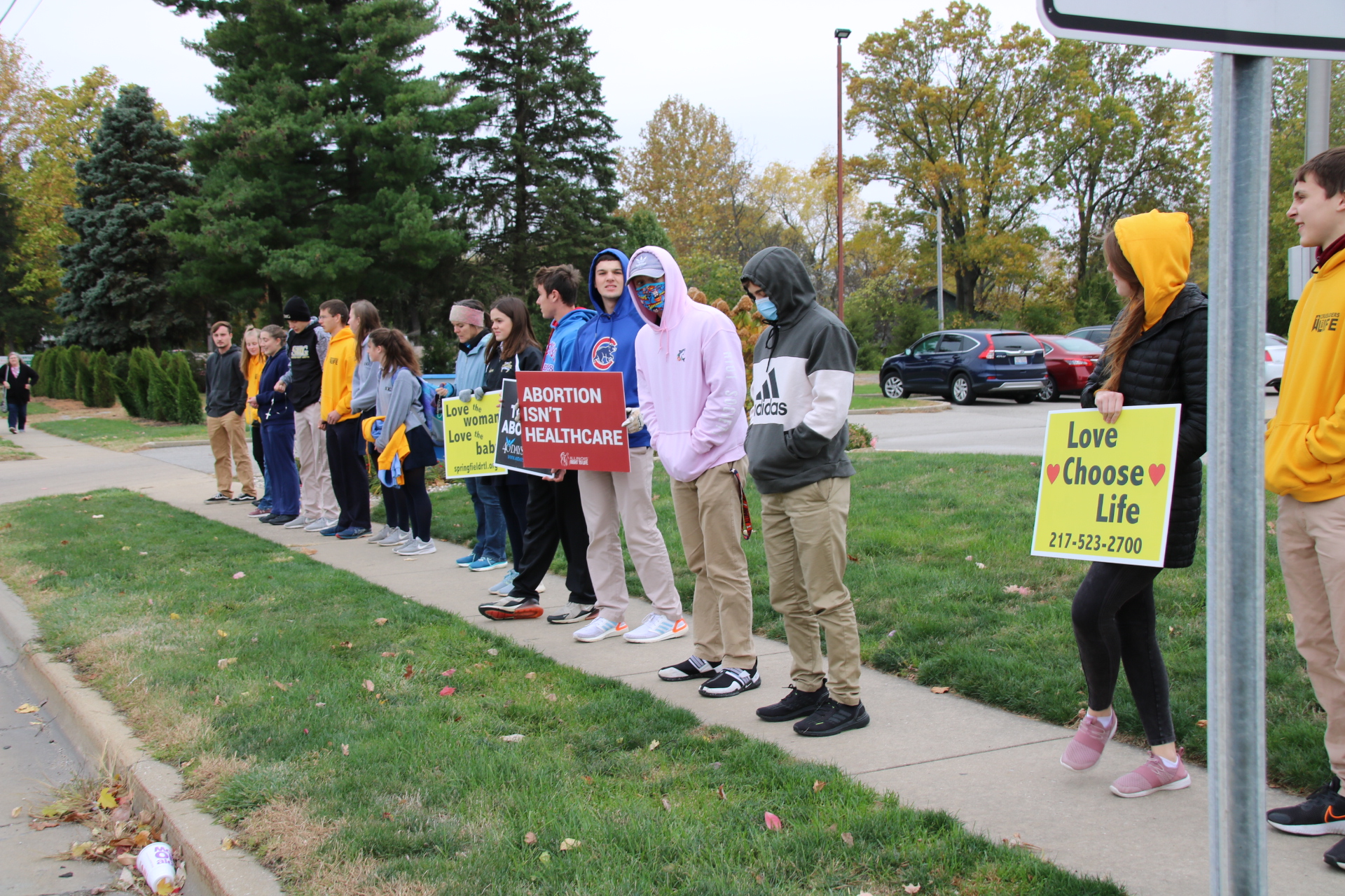 Pro-Life Teens Pray from Sidewalk